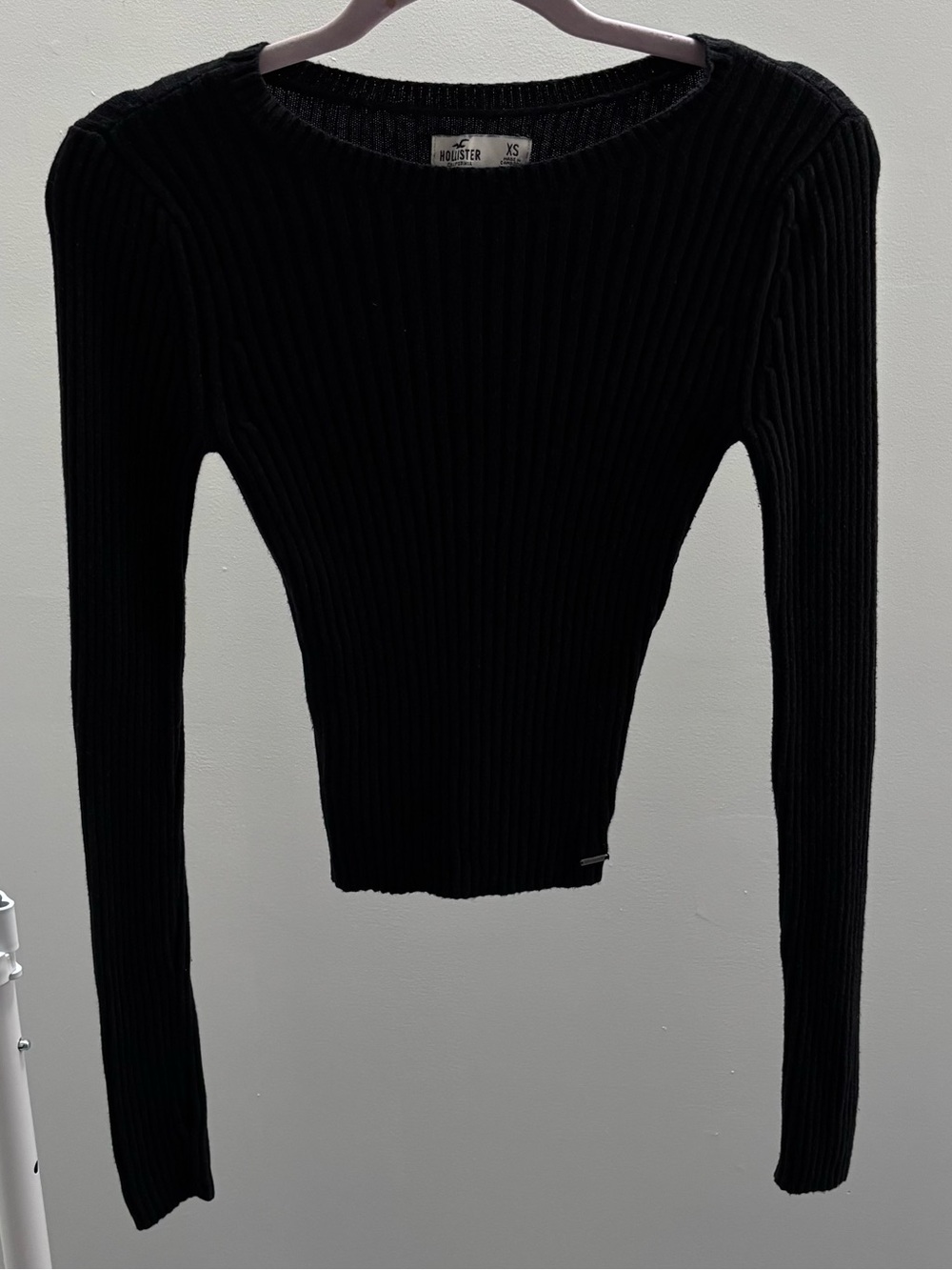 Hollister Black Ribbed Crewneck Long-Sleeve Fitted Sweater